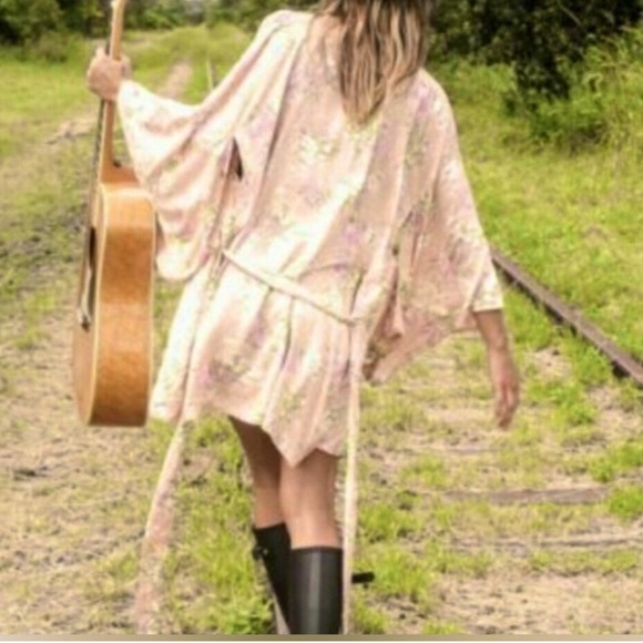 EUC Vintage Spell Sundancer Short Kimono in Blush one size - Picture 2 of 10